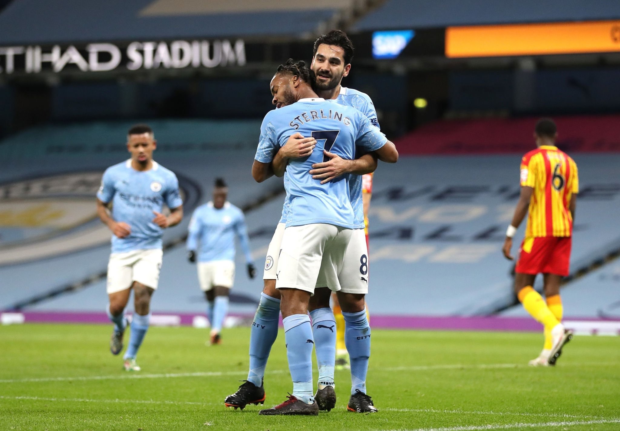 的加持下 的加持下